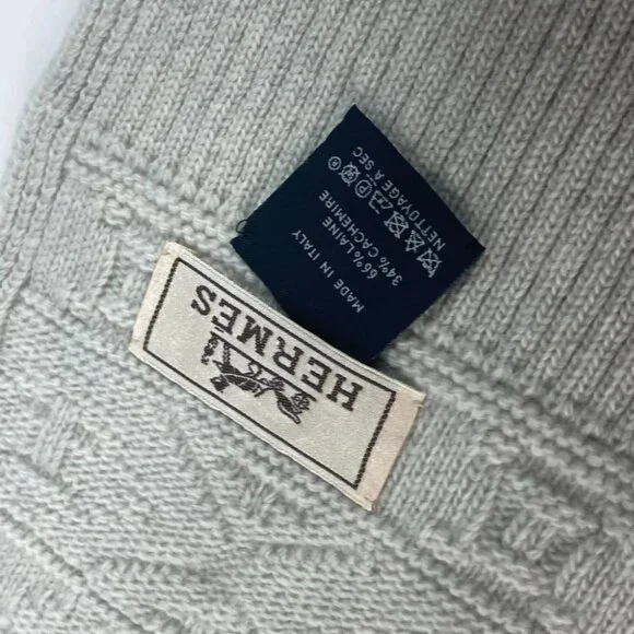 HERMES 2023 Autumn/Winter Collection Couleurs en coeur Scarf Light gray based - Picture 8 of 8